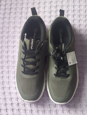 Men's 9.5 Olive Green CRIVIT Lightweight Sneakers